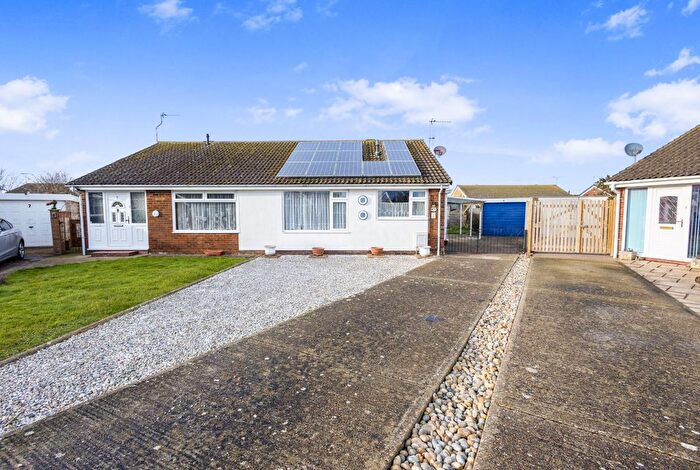 2 Bedroom Bungalow For Sale In Aspen Close, St. Marys Bay, TN29