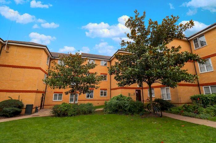 2 Bedroom Apartment To Rent In Timberlog Lane, Basildon, SS14