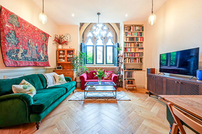 2 Bedroom Flat For Sale In Bellcote Apartments, Tower Hamlets, London, E14