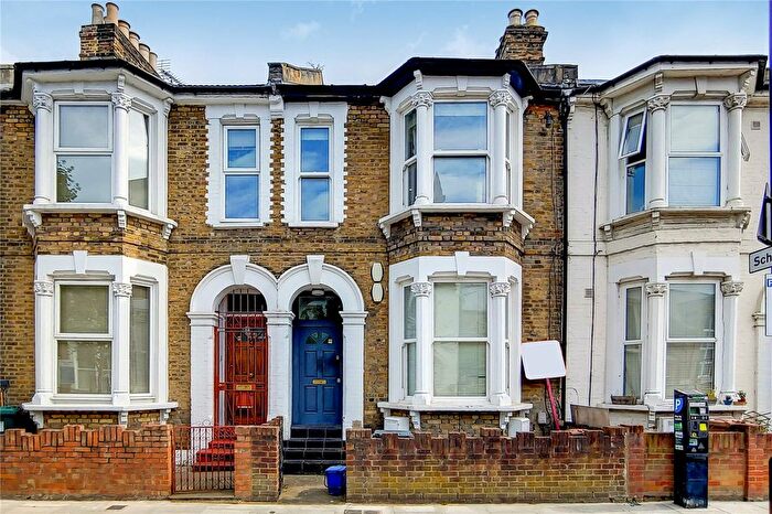 3 Bedroom Flat For Sale In Barretts Grove, London, N16