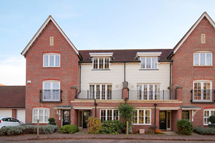 4 Bedroom House To Rent In Wealden Drive, Westhampnett, Chichester, West Sussex, PO18