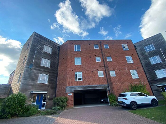 2 Bedroom Apartment To Rent In Furze Court, Exeter, EX4