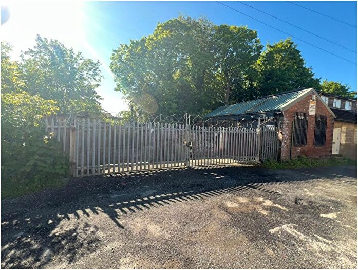 1 Bedroom Coach House For Sale In Beacon Street, Huddersfield, HD2