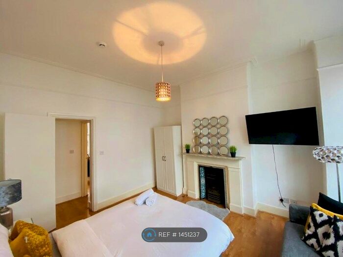 1 Bedroom Flat To Rent In Archel Road, London, W14