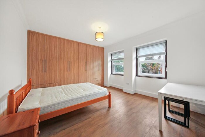 4 Bedroom Flat To Rent In Hazellville Road, Archway, N19