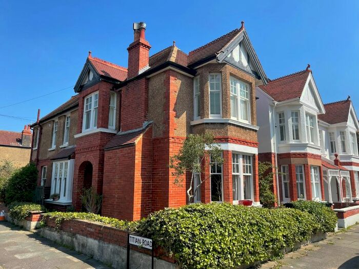 2 Bedroom Flat To Rent In Lawrence Road, Hove, BN3