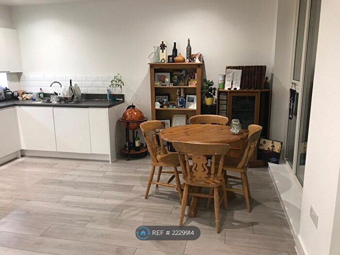 1 Bedroom Flat To Rent In Burlington Road, Raynes Park, KT3