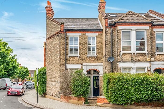 2 Bedroom Flat For Sale In Avarn Road, Tooting, London, SW17