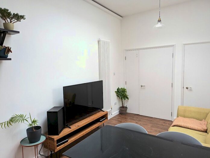 1 Bedroom Flat To Rent In Romero Close, London, SW9