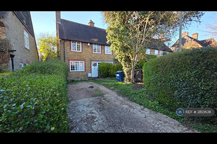 3 Bedroom Semi Detached House To Rent In Westholm, London, NW11