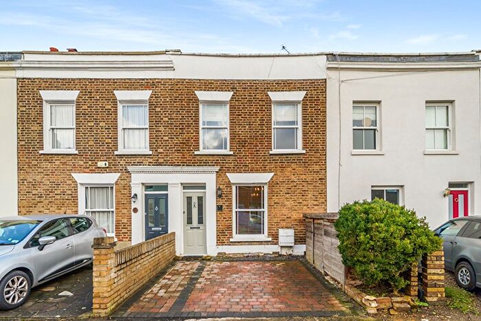 2 Bedroom Property For Sale In Cleaveland Road, Surbiton, KT6