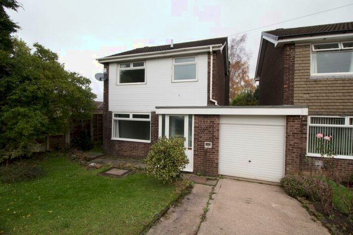 3 Bedroom Detached House To Rent In Pennine Road, Glossop, Derbyshire, SK13