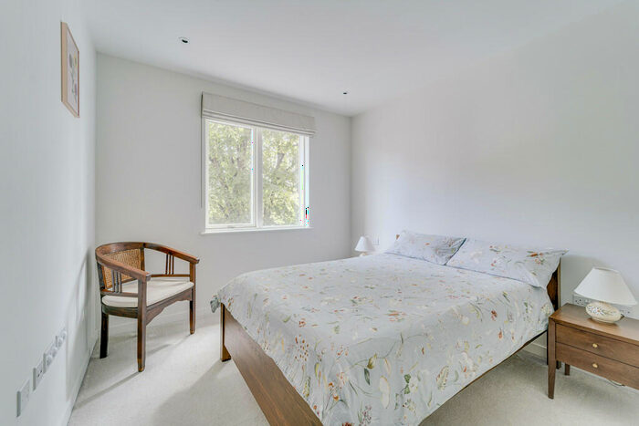 2 Bedroom Apartment For Sale In Seven Sisters Road, Finsbury Park, London, N7