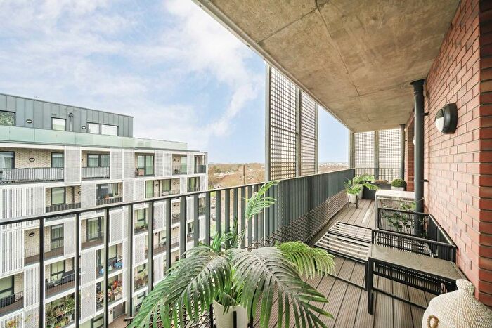 2 Bedroom Flat For Sale In Chiswick High Road, Chiswick, W4