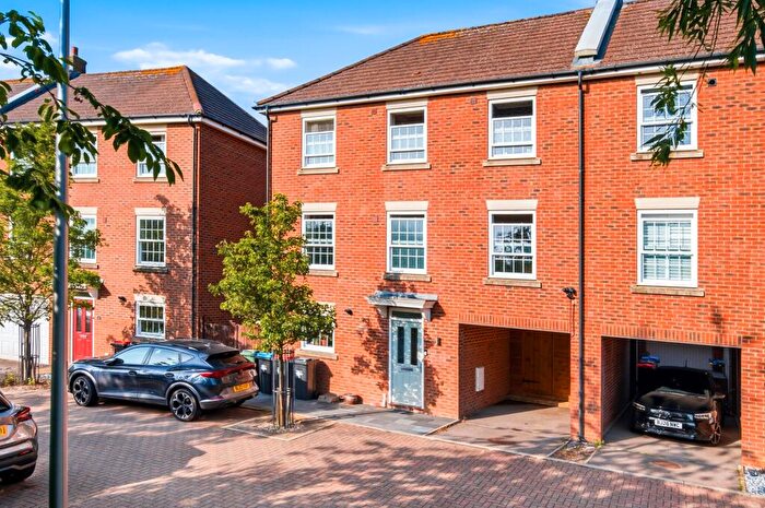 5 Bedroom Semi-Detached House For Sale In Blacksmiths Way, Woburn Sands, MK17