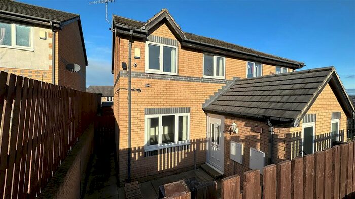 3 Bedroom Semi-Detached House To Rent In Redwood Close, Idle, Bradford, BD10