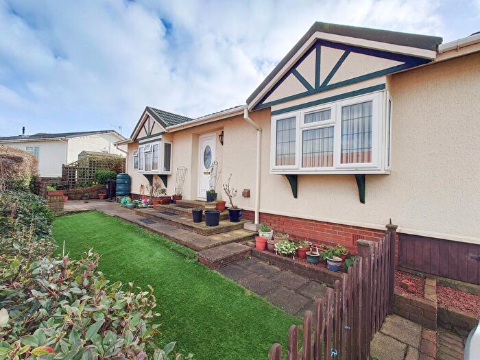 2 Bedroom Park Home For Sale In Newhaven Heights, Newhaven, BN9