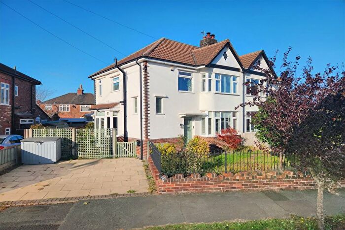 3 Bedroom Semi-Detached House For Sale In Irwell Road, Warrington, WA4