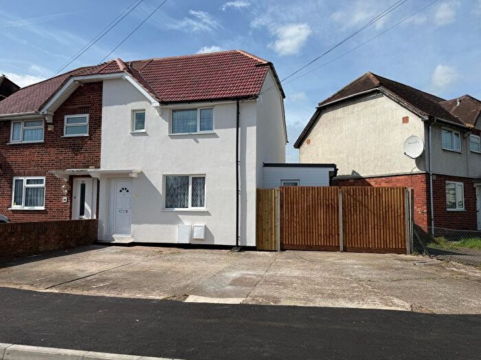 4 Bedroom Semi Detached House To Rent In Green Lane, Uxbridge, UB8