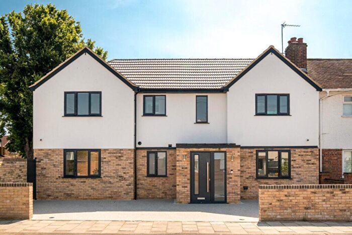 4 Bedroom End Of Terrace House For Sale In Holmcroft Way, Bromley, BR2