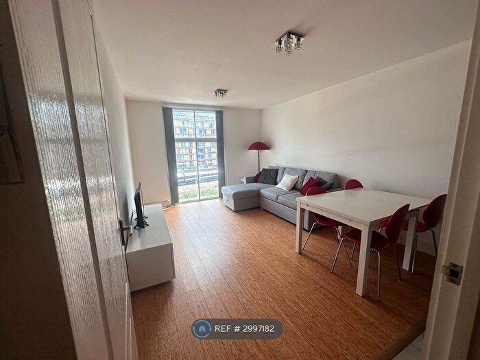 1 Bedroom Flat To Rent In Warwick Building, London, SW8