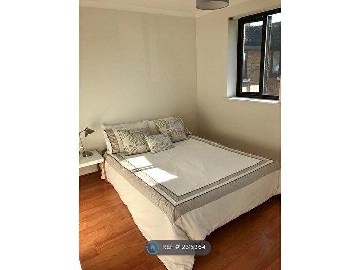 1 Bedroom Flat To Rent In Birchwood Close, Morden, SM4