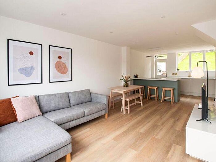 3 Bedroom Town House To Rent In Bankfield Road, Sheffield, S6