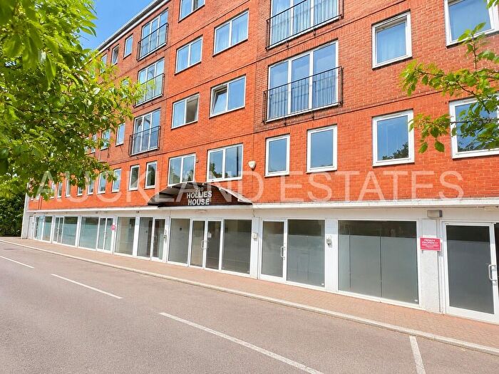 2 Bedroom Flat For Sale In High Street, Potters Bar, EN6