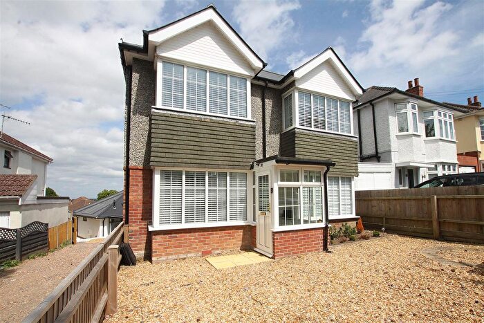 2 Bedroom Detached House To Rent In West Way, Bournemouth, BH9