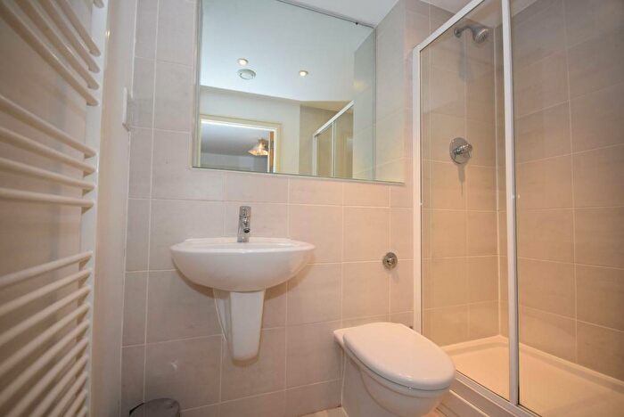 2 Bedroom Apartment To Rent In The Quadrangle, Manchester, M1
