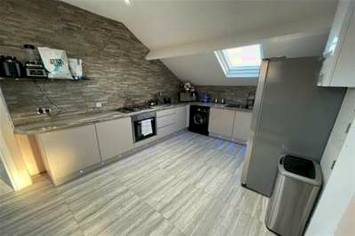 2 Bedroom Flat To Rent In Norwood Road, Sheffield, S5