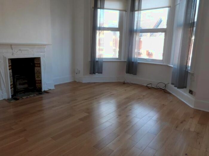 3 Bedroom Flat To Rent In Radley Road, Tottenham N17