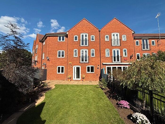 4 Bedroom Town House To Rent In Saracens Wharf, Fenny Stratford, MK2
