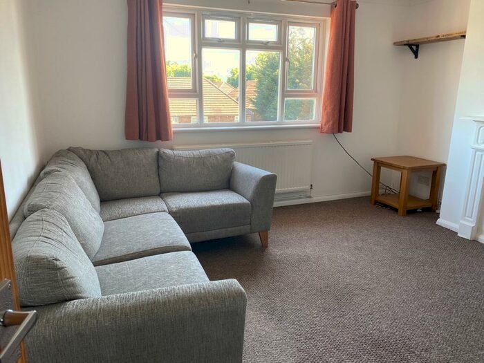 2 Bedroom Flat To Rent In Station Road Brentwood, Essex, CM13
