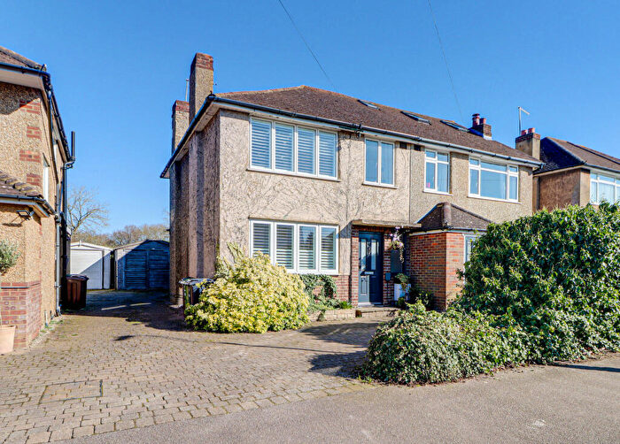 3 Bedroom Semi-Detached House For Sale In Oakwood Drive, St. Albans, AL4