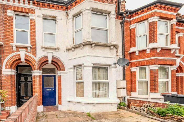 2 Bedroom Flat To Rent In Pathfield Road, Streatham Common, London, SW16
