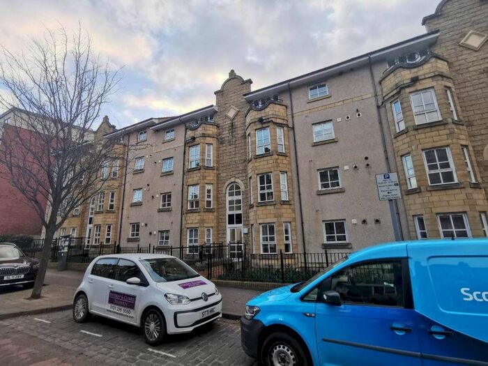 2 Bedroom Flat To Rent In Mcdonald Road, Leith, Edinburgh EH7