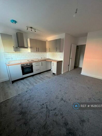 1 Bedroom Flat To Rent In Manchester, Manchester, M40