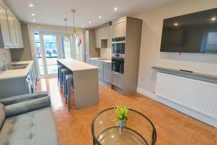 6 Bedroom Detached House To Rent In Marlborough Street, NG7