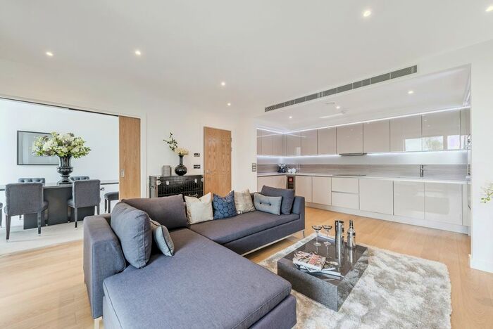 3 Bedroom Flat To Rent In Holland Park Avenue, London, W11
