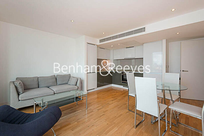 1 Bedroom Apartment To Rent In Landmark East, Canary Wharf, E14