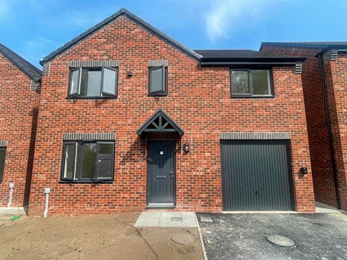 4 Bedroom Detached House For Sale In Dunholme Way, East Street, Doe Lea, Chesterfield, S44