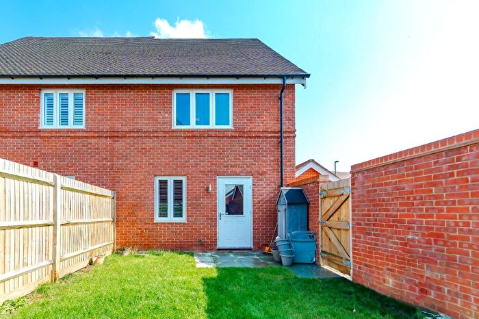 2 Bedroom Semi-Detached House For Sale In Hoadley Road, Horley, Surrey, RH6
