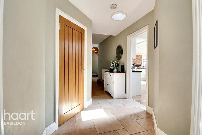 5 Bedroom Detached House For Sale In South Avenue, Basildon, SS16