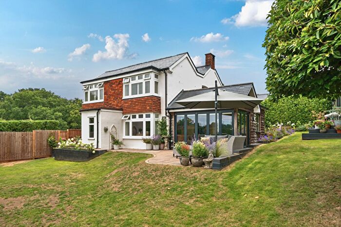 4 Bedroom Detached House For Sale In Manley Bridge Road, Rowledge, Farnham, GU10