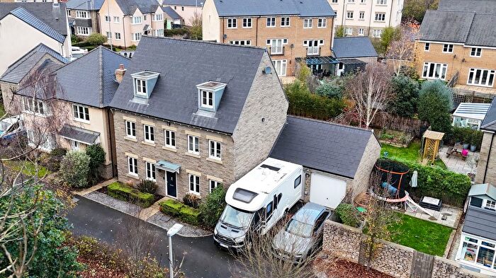 5 Bedroom Detached House For Sale In Larkin Close, Bovey Tracey, Newton Abbot, TQ13