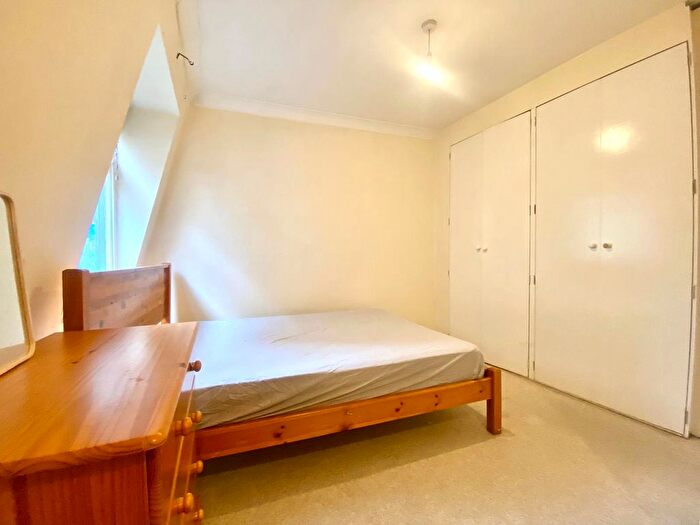 4 Bedroom Flat To Rent In Loveridge Mews, Kensal Green, NW6