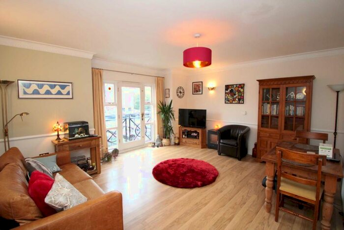 2 Bedroom Apartment To Rent In Stunning Apartment Walking Distance To Station, HP3
