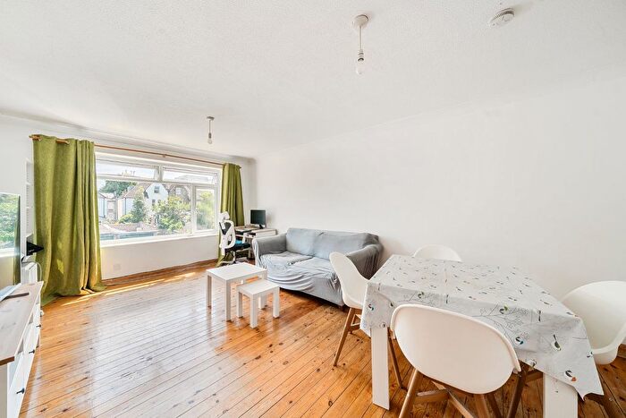 2 Bedroom Flat To Rent In Princes Road, London, SW19