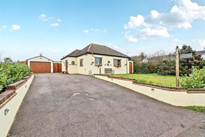 3 Bedroom Detached Bungalow For Sale In Forstal Lane, Harrietsham, Maidstone, ME17